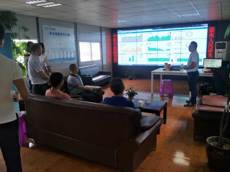 崇州市140余盞智慧路燈建設(shè)完成！TA不僅自帶免費(fèi)wifi和汽車充電樁，還有這些厲害的功能……(圖2)